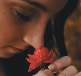 color-grading-model-woman-smelling-rose